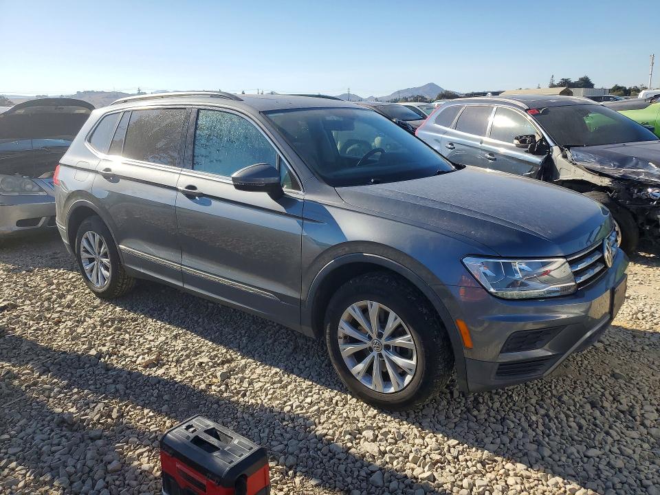 Снимка 4 от търг – 2018 VOLKSWAGEN TIGUAN с VIN 3VV3B7AX1JM158505