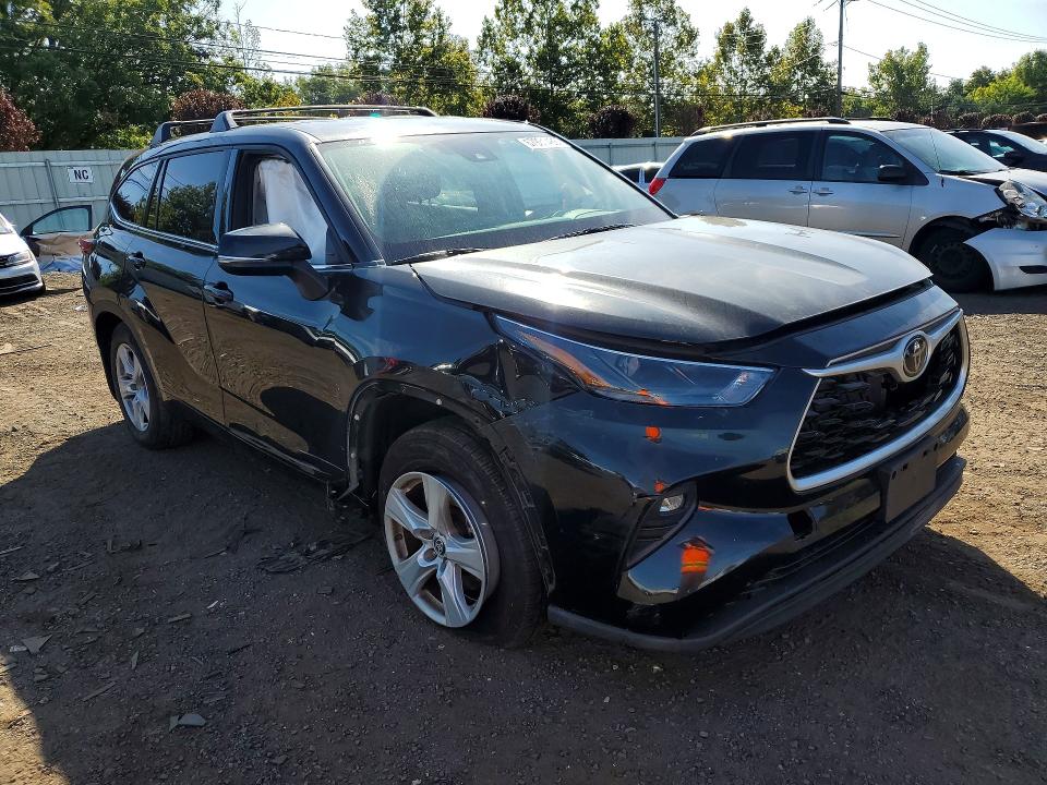 Photo 4 from auction – 2022 TOYOTA HIGHLANDER with VIN 5TDBZRBH5NS180215