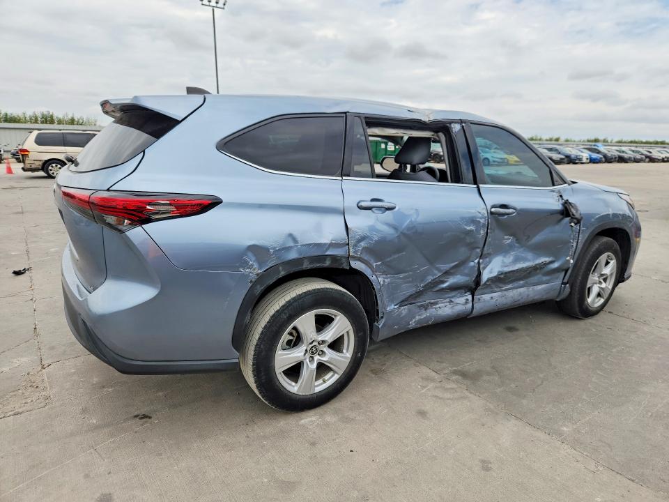 Photo 3 from auction – 2022 TOYOTA HIGHLANDER with VIN 5TDZZRAHXNS132127