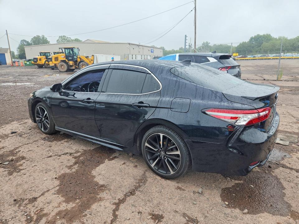 Снимка 2 от търг – 2018 TOYOTA CAMRY с VIN 4T1BZ1HK6JU020060