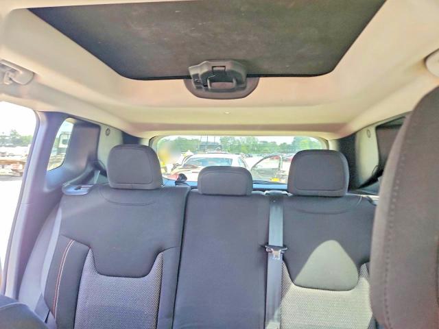 Photo 10 from auction – 2016 JEEP RENEGADE with VIN ZACCJBBWXGPD09857