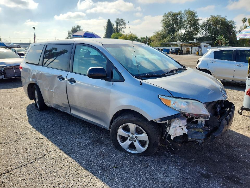 Photo 4 from auction – 2013 TOYOTA SIENNA with VIN 5TDZK3DC7DS301097