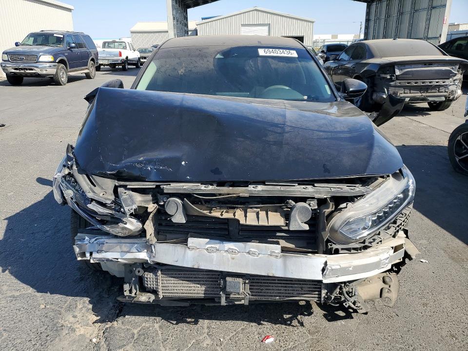 Снимка 5 от търг – 2019 HONDA ACCORD с VIN 1HGCV1F41KA115414