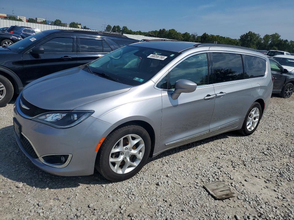 CHRYSLER PACIFICA 2017 with VIN 2C4RC1BG2HR816479 - Photo from auction