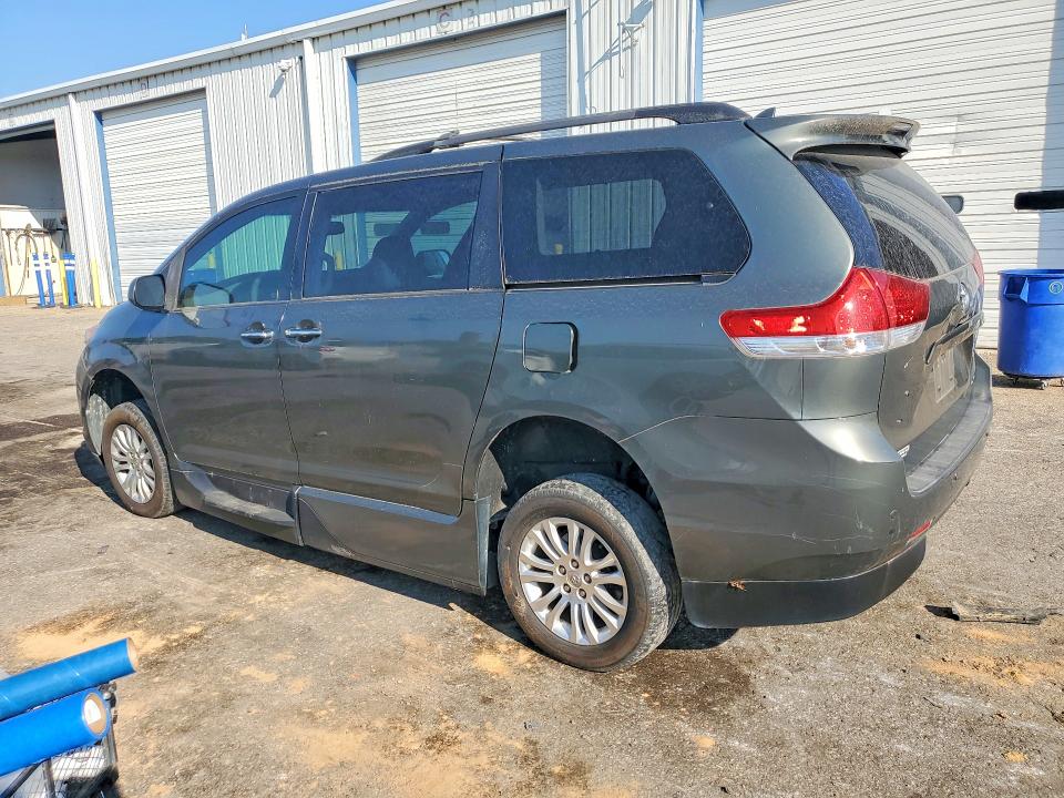 Photo 2 from auction – 2013 TOYOTA SIENNA with VIN 5TDYK3DC2DS379900