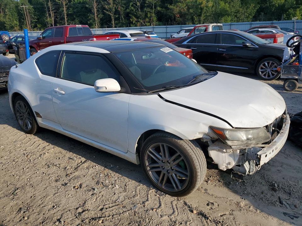 Снимка 4 от търг – 2013 SCION TC с VIN JTKJF5C76D3063769