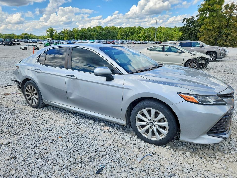 Снимка 4 от търг – 2018 TOYOTA CAMRY с VIN JTNB11HKXJ3012119