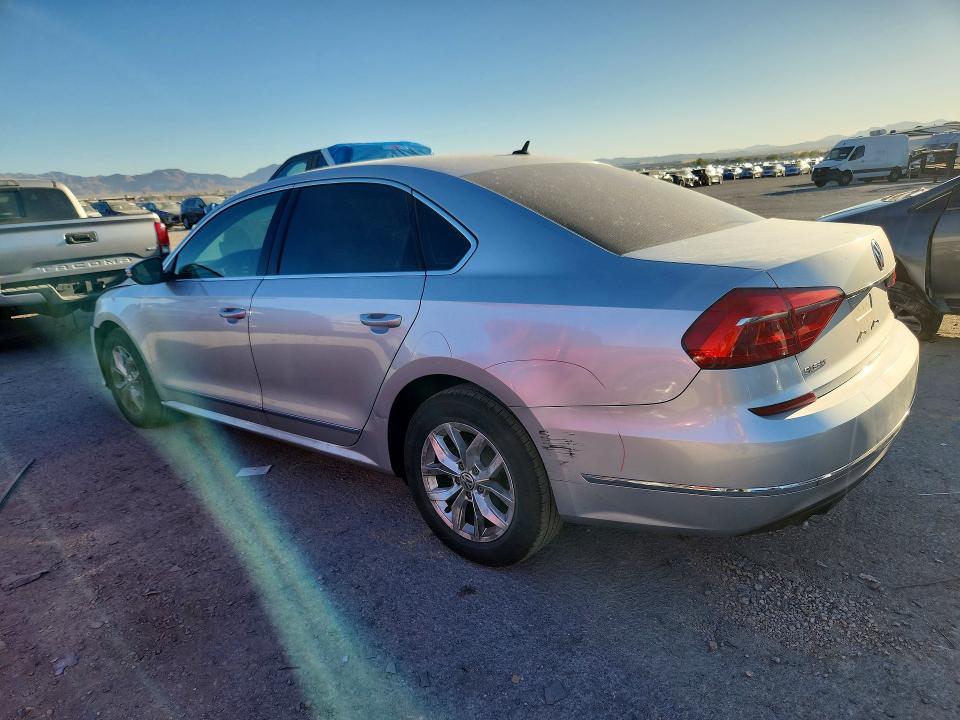 Снимка 2 от търг – 2016 VOLKSWAGEN PASSAT с VIN 1VWAT7A3XGC039858