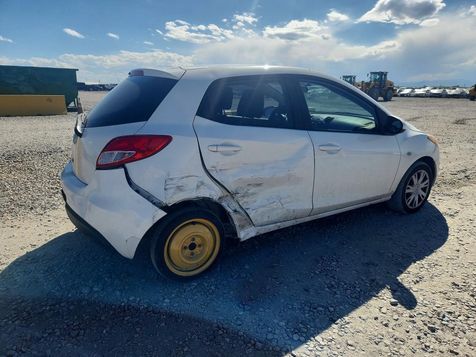 Photo 3 from auction – 2014 MAZDA MAZDA2 with VIN JM1DE1KY3E0185812