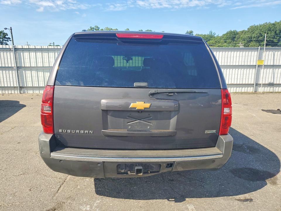 Photo 6 from auction – 2010 CHEVROLET SUBURBAN with VIN 1GNUKKE36AR255329