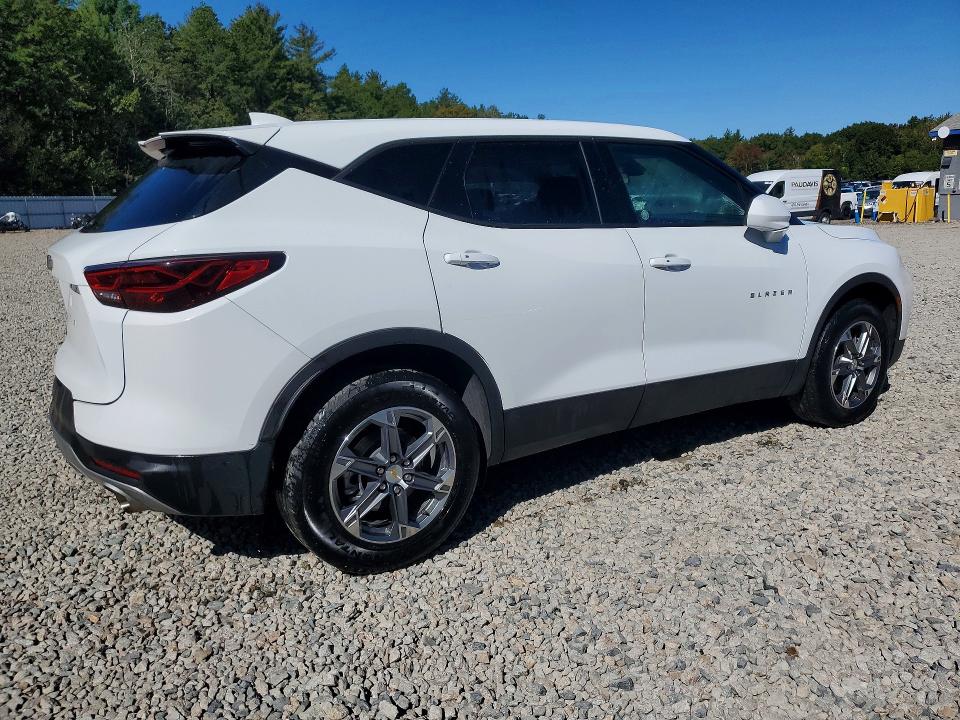 Photo 3 from auction – 2025 CHEVROLET BLAZER with VIN 3GNKBCR4XSS193254