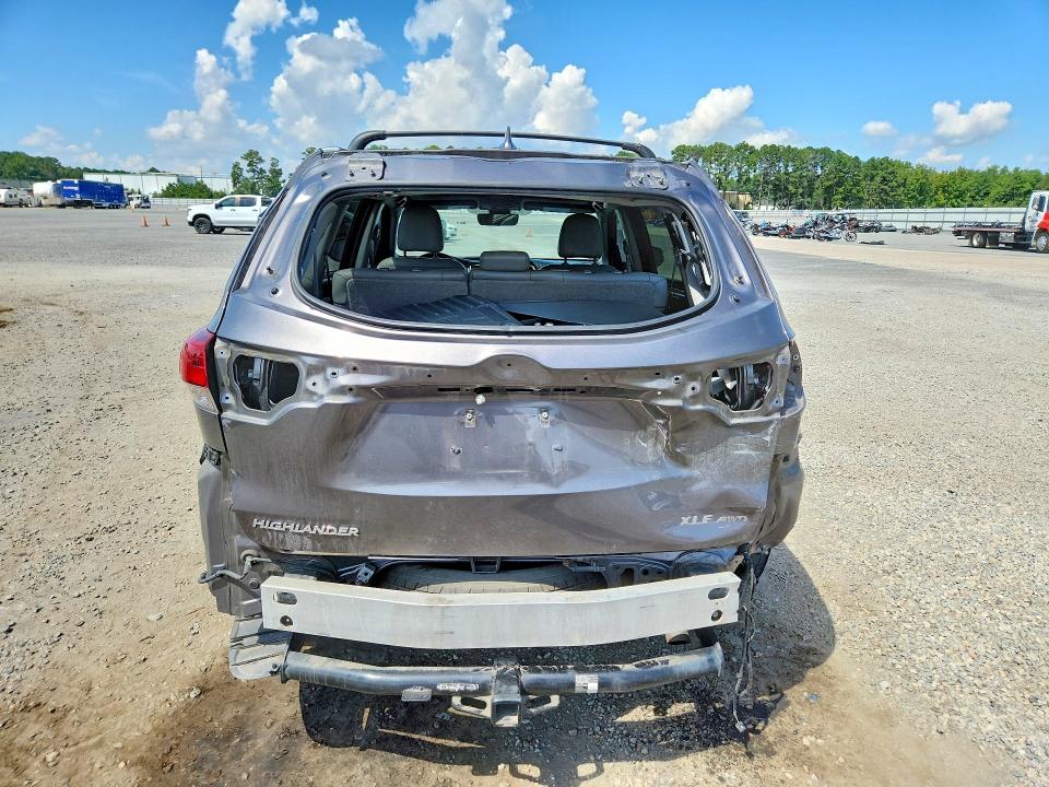 Photo 6 from auction – 2017 TOYOTA HIGHLANDER with VIN 5TDJZRFH9HS369847