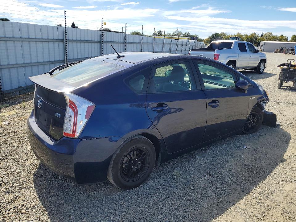 Снимка 3 от търг – 2015 TOYOTA PRIUS с VIN JTDKN3DU9F0472358