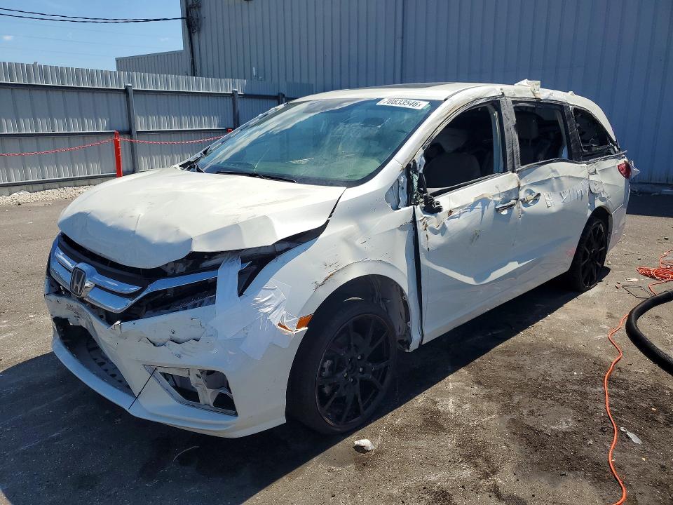 HONDA ODYSSEY 2018 with VIN 5FNRL6H95JB059519 - Photo from auction