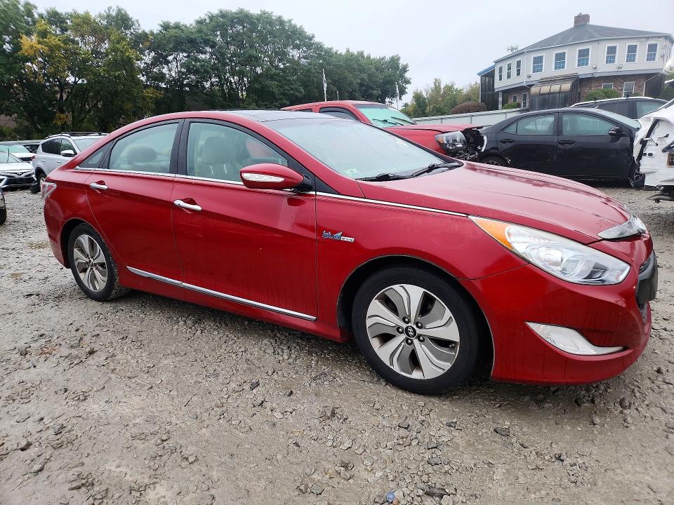 Photo 4 from auction – 2013 HYUNDAI SONATA with VIN KMHEC4A43DA066849
