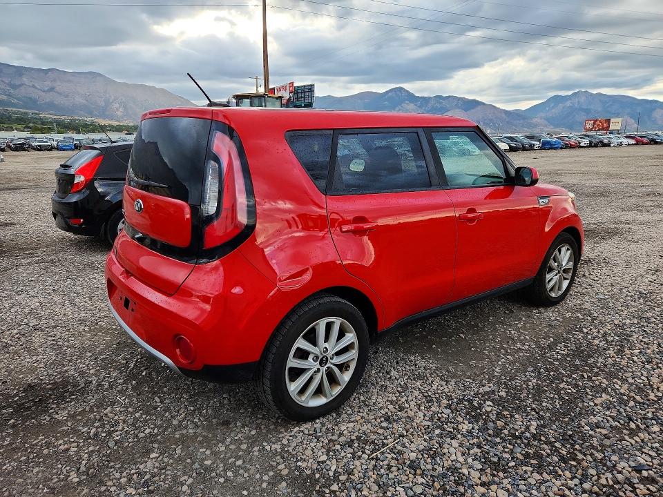 Photo 3 from auction – 2017 KIA SOUL with VIN KNDJP3A58H7465365