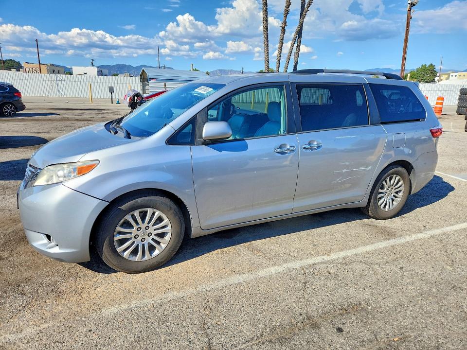 2016 TOYOTA SIENNA - Търг №66857686