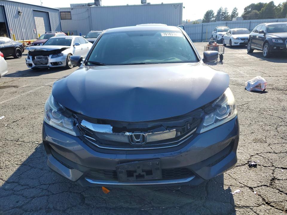 Снимка 5 от търг – 2016 HONDA ACCORD с VIN 1HGCR2F37GA175710