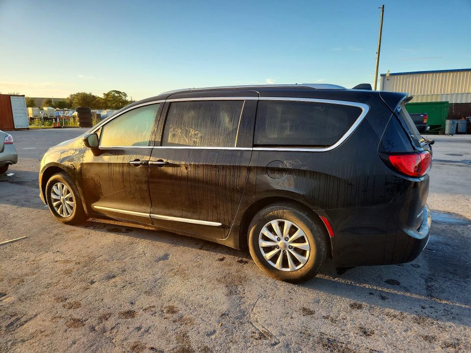 Photo 2 from auction – 2019 CHRYSLER PACIFICA with VIN 2C4RC1BG5KR685684