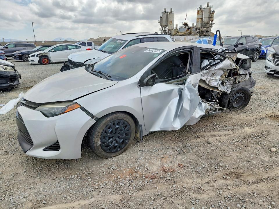 TOYOTA COROLLA 2018 с VIN 2T1BURHE8JC972972 - Снимка от търг