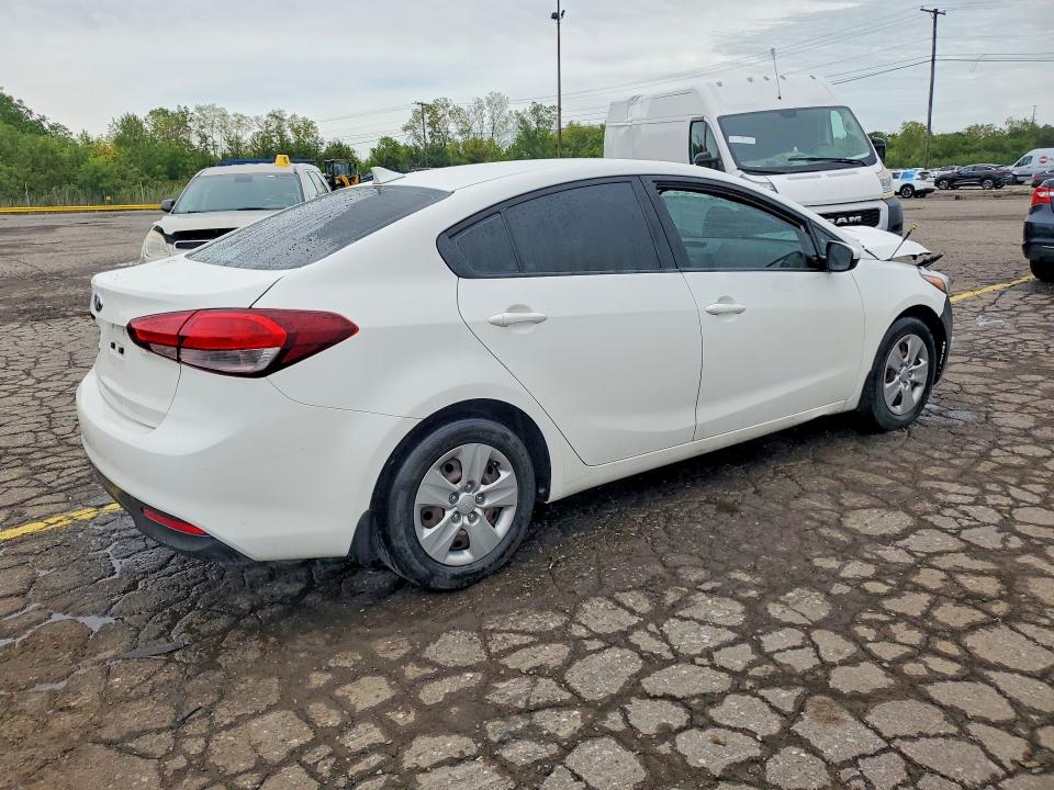 Photo 3 from auction – 2018 KIA FORTE with VIN 3KPFK4A74JE255024