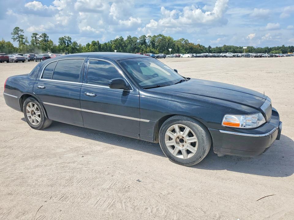 Zdjęcie 4 z aukcji – 2011 LINCOLN TOWN CAR z VIN 2LNBL8EV5BX766146