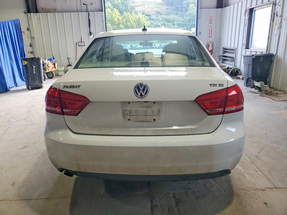 Photo 6 from auction – 2014 VOLKSWAGEN PASSAT with VIN 1VWBN7A38EC052197