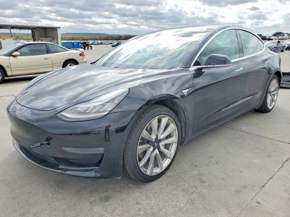 TESLA MODEL 3 2018 с VIN 5YJ3E1EB1JF131827 - Снимка от търг