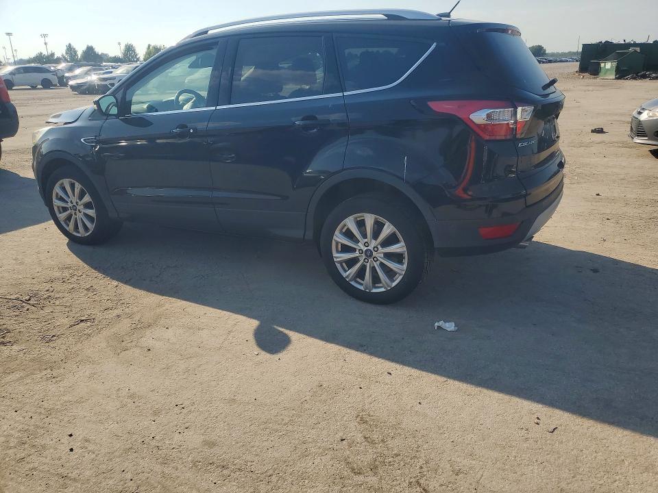 Photo 2 from auction – 2017 FORD ESCAPE with VIN 1FMCU9J9XHUC10673