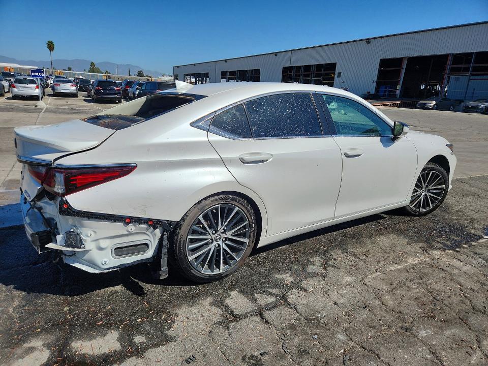 Фото 3 с аукциона – 2024 LEXUS ES 300H с VIN 58ADA1C10RU045393