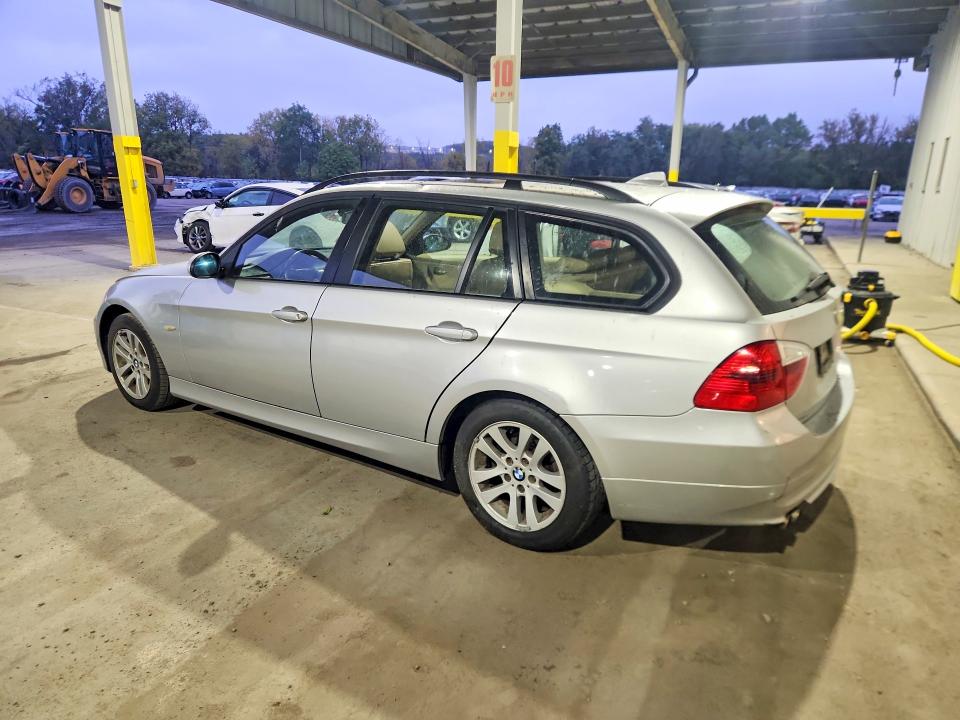 Foto 2 de la subasta – 2006 BMW 325 con VIN WBAVT13546KW23044