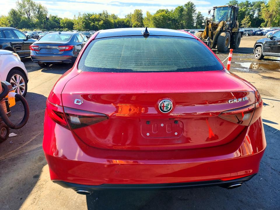 Снимка 6 от търг – 2018 ALFA ROMEO GIULIA с VIN ZARFAEENXJ7580574