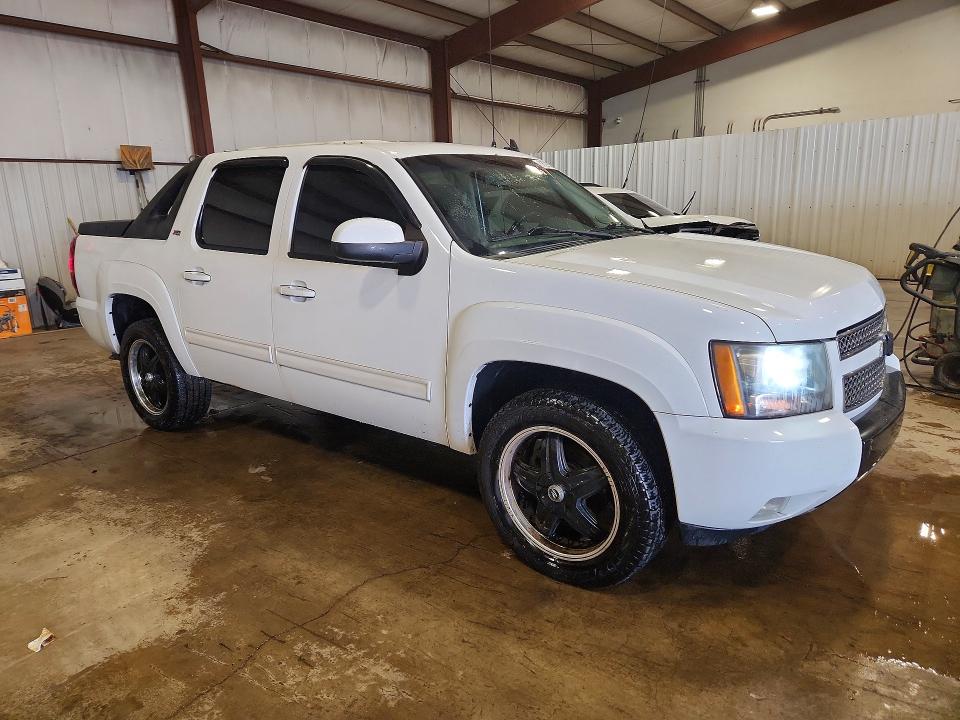 Снимка 4 от търг – 2010 CHEVROLET AVALANCHE с VIN 3GNVKFE01AG225544