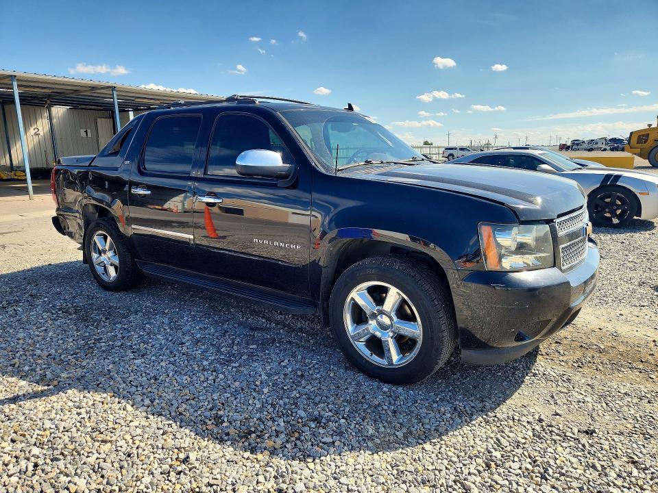 Photo 4 from auction – 2011 CHEVROLET AVALANCHE with VIN 3GNTKGE31BG306472