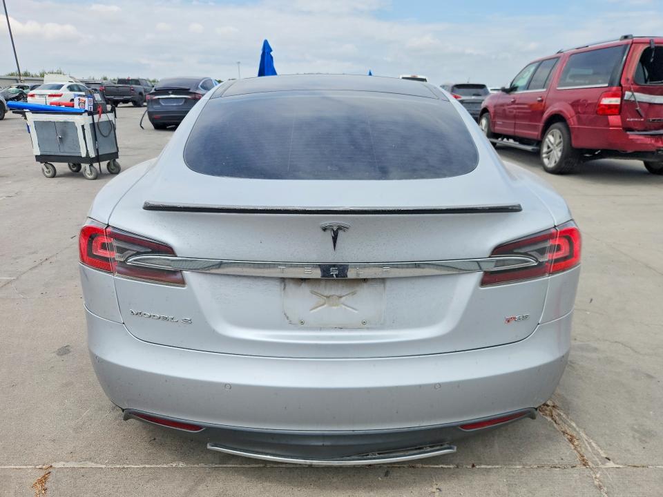 Foto 6 de la subasta – 2014 TESLA MODEL S con VIN 5YJSA1H1XEFP53147