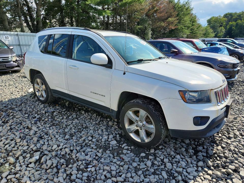 Photo 4 from auction – 2014 JEEP COMPASS with VIN 1C4NJDEB7ED828910