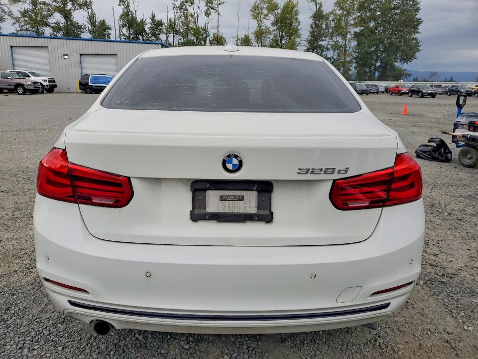Photo 6 from auction – 2017 BMW 328 with VIN WBA8E5C34HK389049