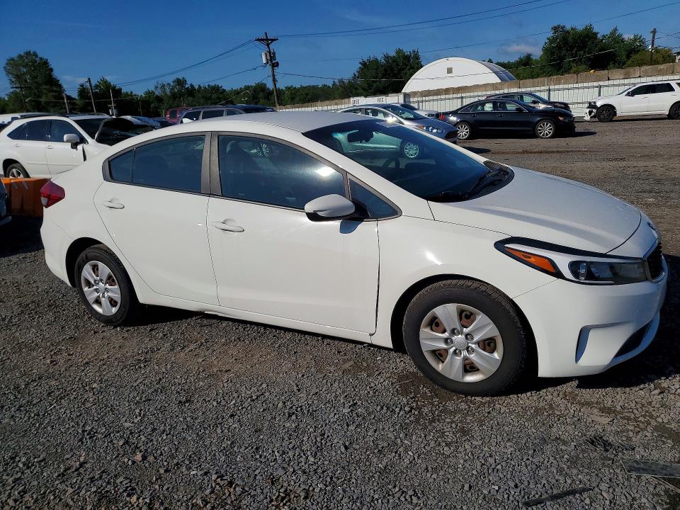 Photo 4 from auction – 2018 KIA FORTE with VIN 3KPFK4A73JE178212