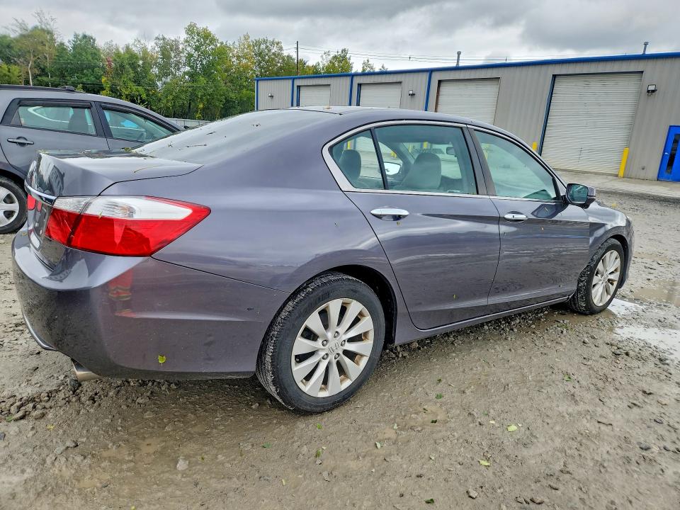 Photo 3 from auction – 2015 HONDA ACCORD with VIN 1HGCR2F73FA002882