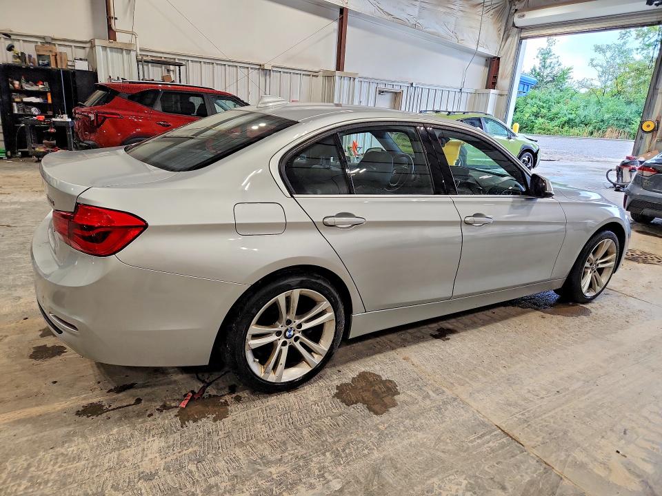Photo 3 from auction – 2018 BMW 330 with VIN WBA8D9G59JNU70736