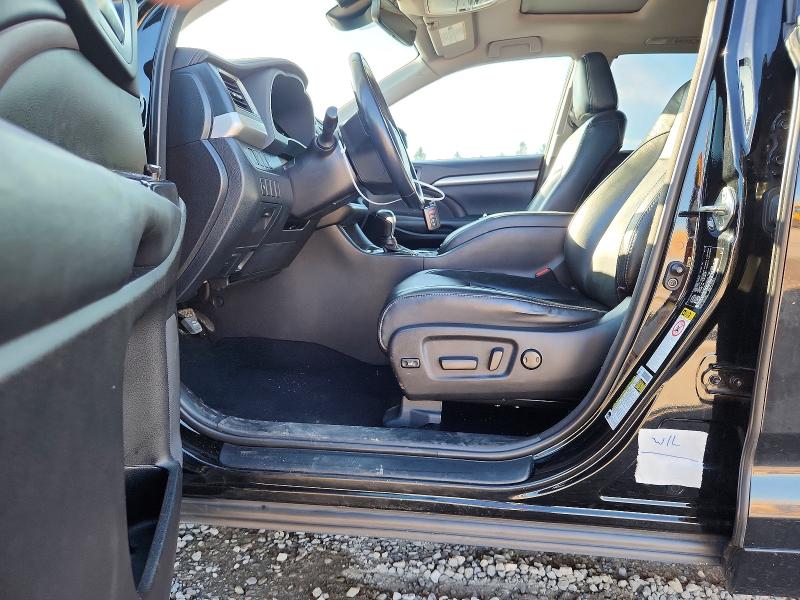 Снимка 13 от търг – 2018 TOYOTA HIGHLANDER с VIN 5TDJGRFH5JS050702