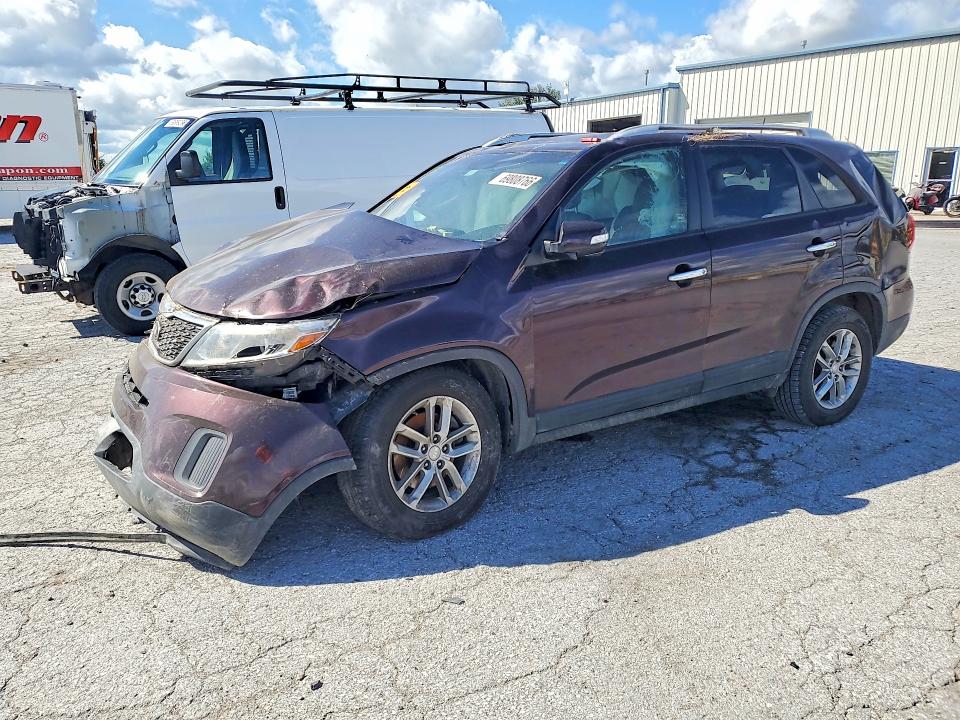 KIA SORENTO 2015 con VIN 5XYKT4A73FG586215 - Foto de la subasta