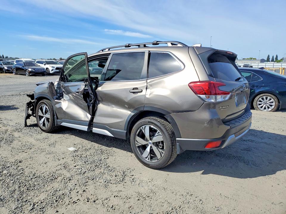 Photo 2 from auction – 2021 SUBARU FORESTER with VIN JF2SKAXC3MH566042