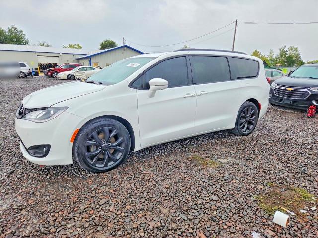 CHRYSLER PACIFICA 2020 with VIN 2C4RC1GG5LR116912 - Photo from auction