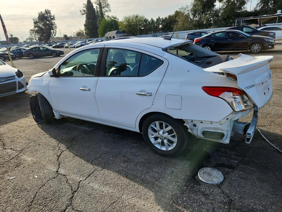 Снимка 2 от търг – 2017 NISSAN VERSA с VIN 3N1CN7AP4HL844076