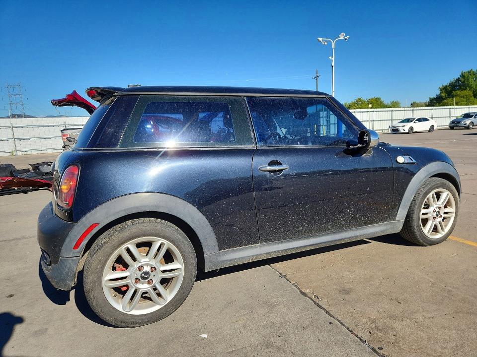 Photo 3 from auction – 2009 MINI COOPER with VIN WMWMF73589TT96560