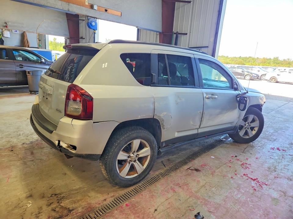 Photo 3 from auction – 2011 JEEP COMPASS with VIN 1J4NF1FB8BD135784