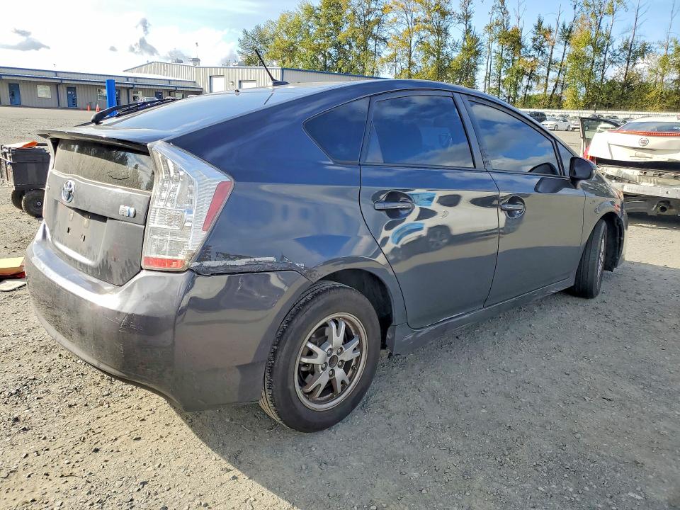 Снимка 3 от търг – 2011 TOYOTA PRIUS с VIN JTDKN3DU4B5321148