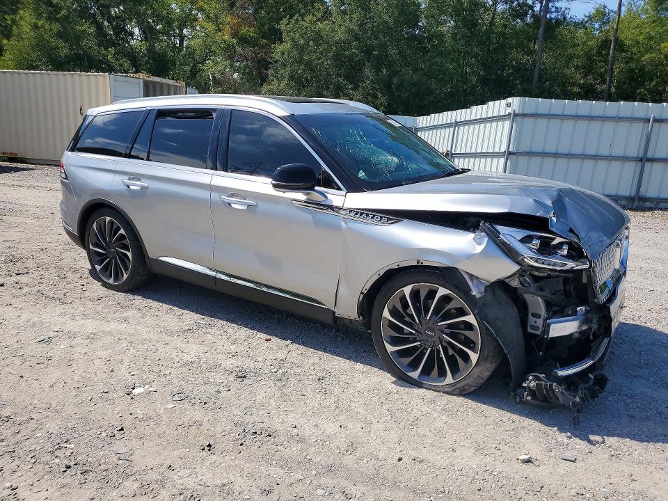 Photo 4 from auction – 2020 LINCOLN AVIATOR with VIN 5LM5J7XC9LGL34236