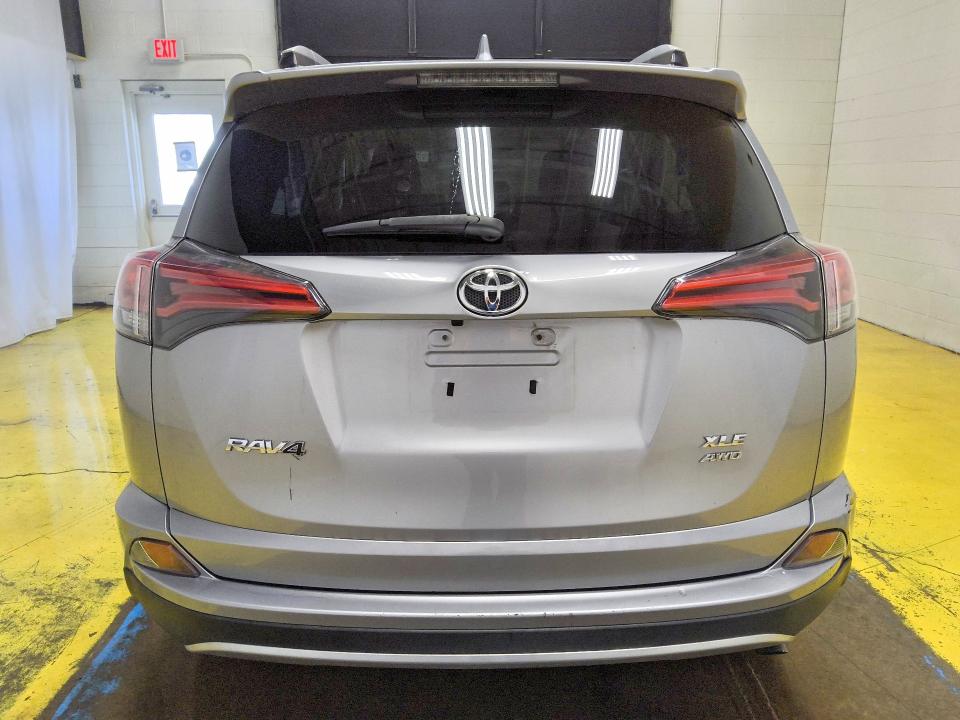 Photo 6 from auction – 2016 TOYOTA RAV4 with VIN 2T3RFREVXGW420689